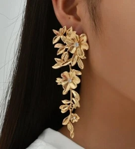 Zara Nuevo Oro Largo Gota de Margaritas Margarita Flores Declaración Tachuelas Pendientes Colgantes - Imagen 1 de 3