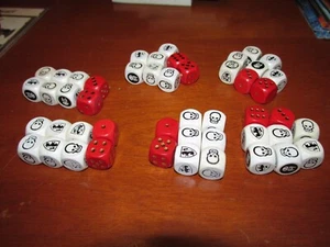 Vintage 1990 HeroQuest 1 set completo di 8 dadi in legno DUNGEONS, DRAGONS FANTASY - Foto 1 di 3
