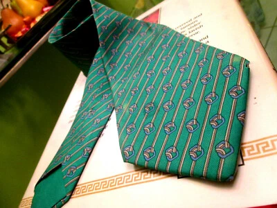 CORBATA DE SEDA ESMERALDA ECUESTRE CLÁSICA HERMES, FRANCIA-NEO-DE COLECCIÓN Foto 1 de 4