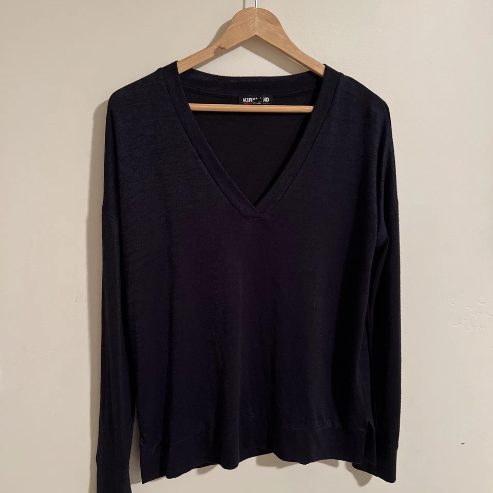 Suéter Kirkland Azul Marino Ligero Cuello en V Pequeño Foto 1 de 4