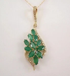 Splendido ciondolo fantasia smeraldo verde simulato marchesa placcato oro giallo 14 kt - Foto 1 di 5