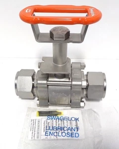 Válvula de bola Swagelok SS-67ES24-EK-W31 1-1/2", montaje de tubo, 1500 PSIG. - Imagen 1 de 4
