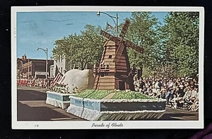 Windmühlenschwimmer in Tulpenfest Parade der Schwimmer • Holland Michigan • Curteich - Bild 1 von 2