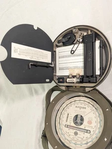 VINTAGE US MILITARY WALLACE & TIERNAN FA199 PORTABLE ALTIMETER SURVIEWING 4500 M - Bild 1 von 10