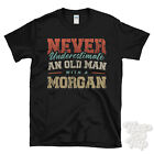 NEVER UNDERESTIMATE AN OLD MAN WITH A MORGAN ŚMIESZNY T-SHIRT