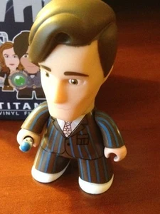 DR Who Titan vinyl mini-figures - 2014 SDCC exclusive 11th Doctor in 10th outfit - Picture 1 of 8