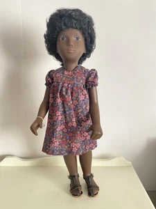 Sasha Cora Puppe 118 MIB Blumenkleid, Etikett & Box 16" schwarze Haare Trendon England - Bild 1 von 16