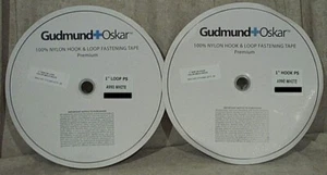 Gudmund + Oskar Haken & Schleife selbstklebende Rückseite Faster 1 Zoll breit weiß ein Yard - Bild 1 von 3
