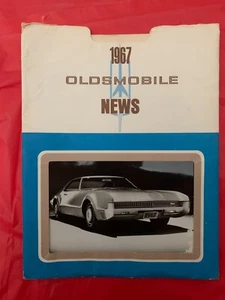 Lotto depliant auto originali Oldsmobile 1967 "4-4-2 / DELMONT / 98 TOWN / CUTLASS" - Foto 1 di 4