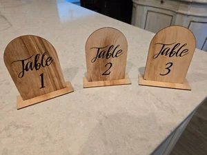 NATUR 20 rustikal 4,5" Holzbogen Tischnummern 1-20 Set abnehmbare Basis - Bild 1 von 2