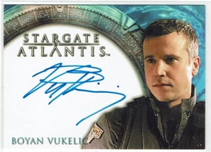 Stargate Atlantis Temporada 1 Uno Autógrafo Auto Boyan Vukelic como Sargento Stackhouse - Imagen 1 de 3