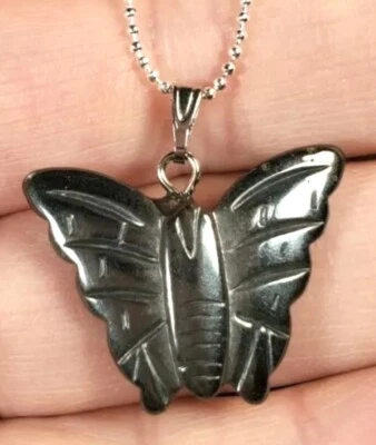 赤铁矿蝴蝶项链吊坠 18 英寸银色链黑色灰色新品 — 第 1/4 张图片