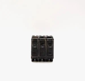 Interruttore General Electric THQL32040 - Plastica rotta - Foto 1 di 5