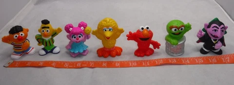 Hasbro Sesame Street Workshop Toy Figures Abby Grouch Ernie Bert Elmo Count Cover