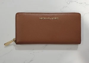 Portafoglio Michael Kors Jet Set pelle marrone NUOVO zip intorno grande portafoglio zip oro - Foto 1 di 7
