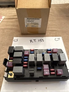 Genuine GM Fuse and Relay Block 96826720 96838251 - Picture 1 of 2