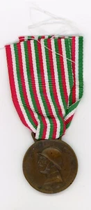 Italy Italia WW1 Italian Austrian War Medal Sacchini MilanoOriginal medal - Picture 1 of 2