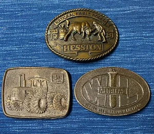 Vintage Hesston Rodeo WL Luzerne Samen John Deere Traktor Gürtelschnalle Lot 999A - Bild 1 von 2