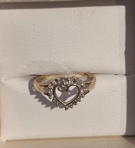 Gorgeous Heart Ladies 9ct Yellow Gold Ring - Picture 1 of 8