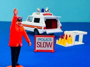 1:43 CORGI TOYS #461 Range Rover Vigilant POLIZIA Whizzwheels 1973 Dinky Land - Foto 1 di 12
