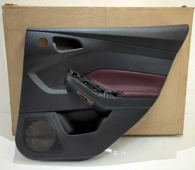 Nuevo panel de moldura de puerta trasera derecha Ford 2012-2014 Focus negro rojo titanio OEM Foto 1 de 4