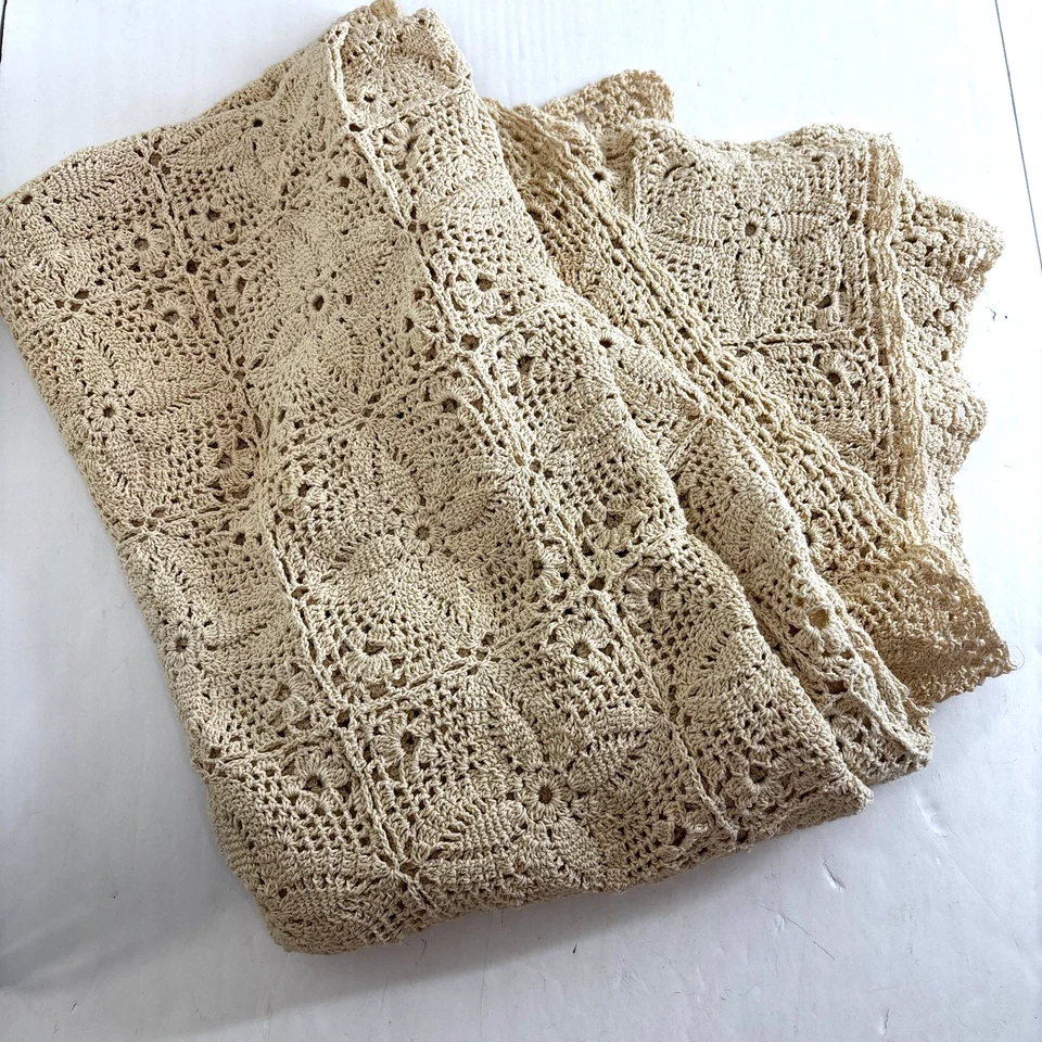 Manta de encaje de ganchillo hecha a mano vintage beige 69 x 44" patrón floral boho Foto 1 de 4