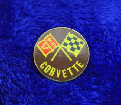 Chevy Corvette Sombrero Solapa Pin Accesorio Vette Pajarita Banderas GM Foto 1 de 4