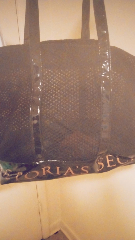 Bolso de Mano Victoria's Secret Negro con Glamorosa Marca Metálica 23X15" Foto 1 de 1