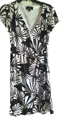 RONNI NICOLE Dress - 8 - V-Neck, Short Sleeves, Knot Waist, Faux Wrap, Lined - Image 1 of 4