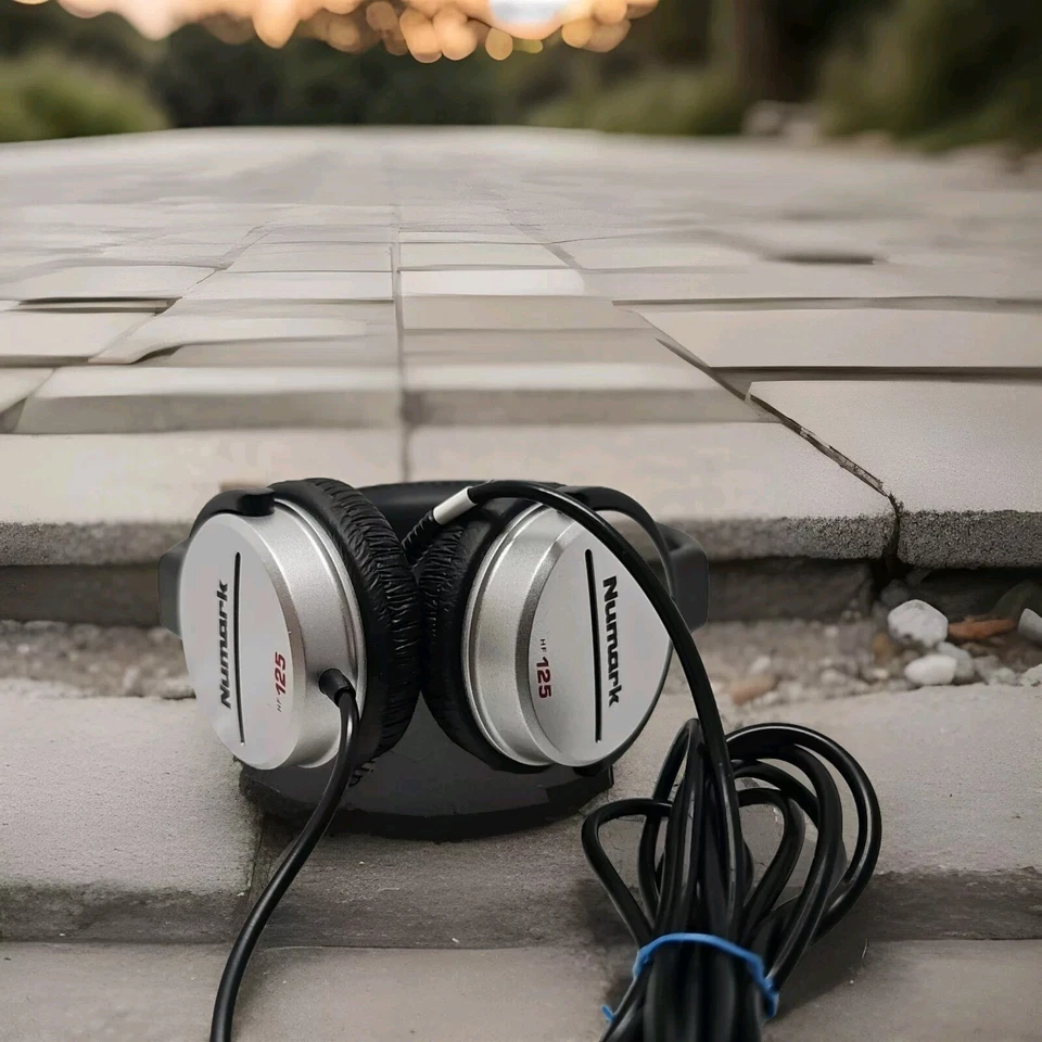 Numark HF125 Portable Professional DJ Headphones Superior Isolation/Comfort 6ft. - Image 1 of 4