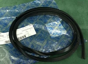 Genuine Vespa T5 PX 125 / 150 / 200 EFL Disc Black Toolbox Glovebox Rubber - Picture 1 of 1