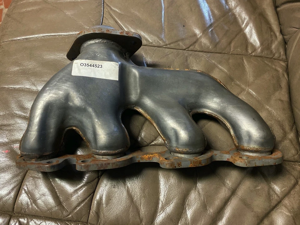 Coletor de escape direito 96-99 Cadillac Deville 4.6  - Imagem 1 de 4