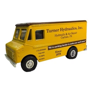 ERTL Turner hydraulics Grumman Walk-In Van Toy Bank 1996 1:43 Scale *NIB* RARE* - Picture 1 of 7