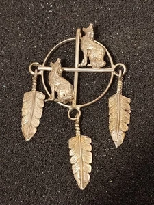 Lg. Vintage Sterling Silver Medicine Wheel Pendant W/Feathers And Howling Wolves - Picture 1 of 9
