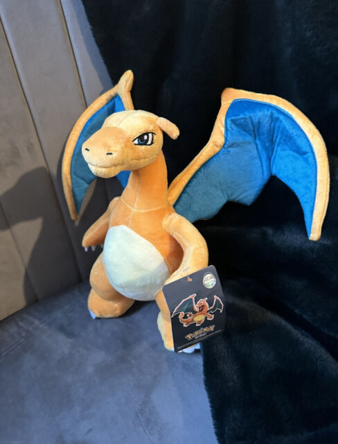 Pelúcia Mega Charizard X Pokémon Center - Toy Store - Brinquedos