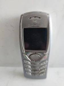 Nokia 6100 Silver Network Mobile Phone - Afbeelding 1 van 3