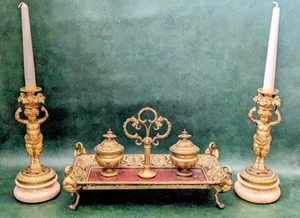Fino juego de escritorio francés antiguo Ormolu de pie y candelabros - Imagen 1 de 15