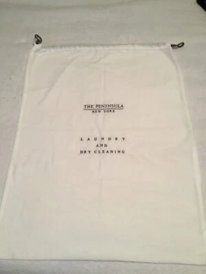 Bolsa de algodón con cordón para lavandería y tintorería The Peninsula New York Foto 1 de 2