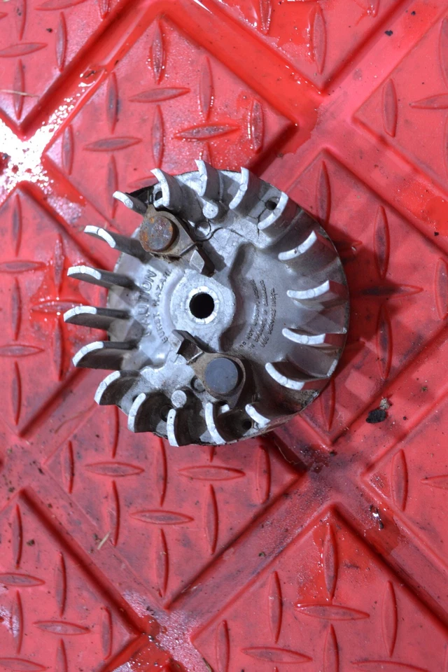 Motosierra Remington Yard Master I 80416 OEM volante Foto 1 de 4