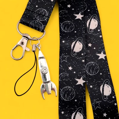 CORDÓN ESPACIAL Y ENCANTO DE NAVE COHETE PLANETA ESTRELLA ASTROLOGÍA CIENCIA LLAVERO IDENTIFICACIÓN 3Y Foto 1 de 4