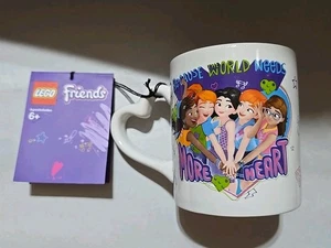 LEGO Friends WEIL DIE WELT MEHR HERZ braucht Tasse Becher Brandneu Neu mit Etikett - Bild 1 von 4