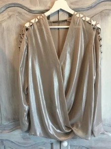 😊GUESS, L, 40, Bluse, beige, schimmernd, luftig, stylische Ärmel, Wickeloptik😊 - Bild 1 von 8