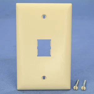 Pass and Seymour TPD1-I Ivory 1-Gang 1-Port DataCom Jack Nylon Wallplate Cover - Bild 1 von 5