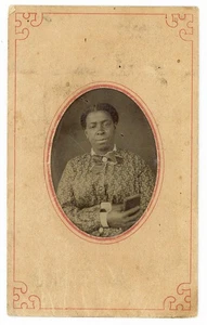AFRICAN AMERICAN BLACK WOMAN HOLDS CASE OR  BOOK 1860s TINTYPE NEW ATHENS OHIO - Picture 1 of 2