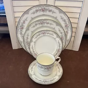Noritake SHENANDOAH 5 Piece Place Setting Bone China 9729 - Picture 1 of 5