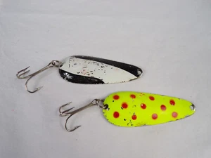 2 Vintage Blue Fox Aqua Spoon Lures 1/2oz Black/White (1) F. Chartreuse (1) K22 - Picture 1 of 4