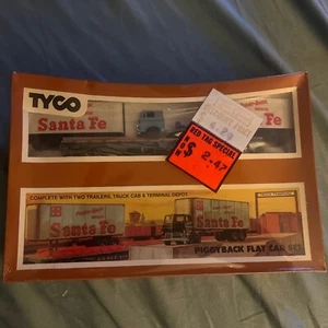 Tyco HO Scale Piggy Back Flat Car Set New Sealed Box AT&SF + Train Terminal Dept - Picture 1 of 2