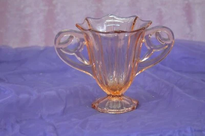 ANCIEN VASE CRISTAL ROSE VERRE STYLE COUPE A ANSE  - Photo 1/4