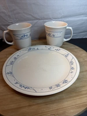 De colección Corelle primera de primavera un plato de ensalada de 8 1/2 pulgadas y dos tazas de café Foto 1 de 4
