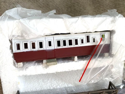Bachmann Scenecraft 44-150R Holiday Coach in Red 1.76 Scale - Image 1 of 4